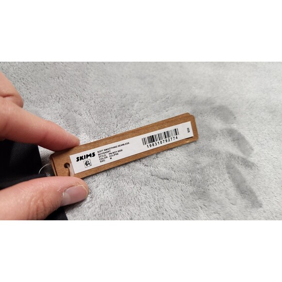 SKIMS Medium Eclipse Black Soft Smoothing Seamless Boyshort NWT - Picture 2 of 5